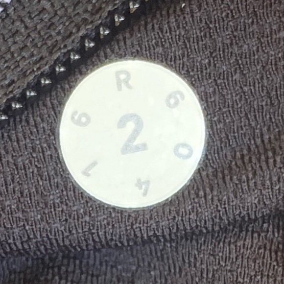 Lululemon Pace Rival Crop 22” Leggings in White & Black ~ Size 2 - Picture 6 of 6